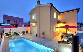 Villa With Private Pool In Village Jadreski